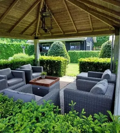 Fully Equipped Private For Up To 4 Guests, Quiet Countryside Location, Only 30 Minutes From Rotterdam, Free Parking, Wifi And Large Garden *