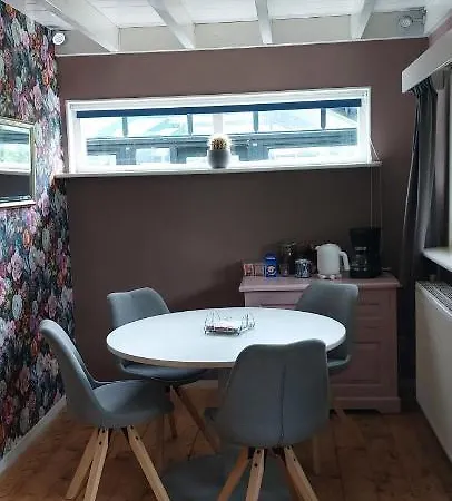 アパート Fully Equipped Private For Up To 4 Guests, Quiet Countryside Location, Only 30 Minutes From Rotterdam, Free Parking, Wifi And Large Garden *