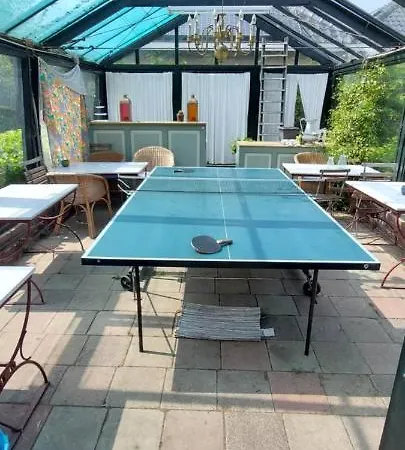 Fully Equipped Private For Up To 4 Guests, Quiet Countryside Location, Only 30 Minutes From Rotterdam, Free Parking, Wifi And Large Garden *