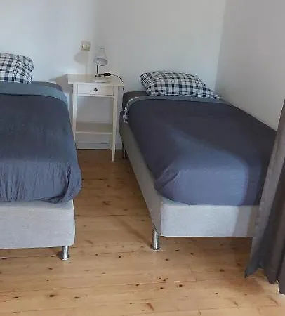Fully Equipped Private For Up To 4 Guests, Quiet Countryside Location, Only 30 Minutes From Rotterdam, Free Parking, Wifi And Large Garden アパート *