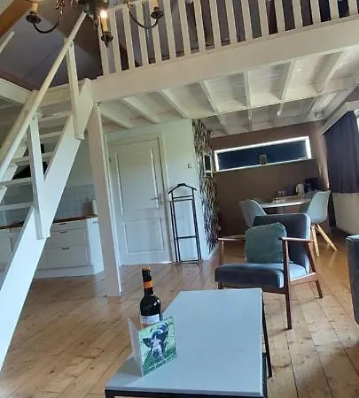 Fully Equipped Private For Up To 4 Guests, Quiet Countryside Location, Only 30 Minutes From Rotterdam, Free Parking, Wifi And Large Garden アパート