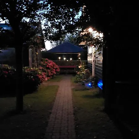 アパート Fully Equipped Private For Up To 4 Guests, Quiet Countryside Location, Only 30 Minutes From Rotterdam, Free Parking, Wifi And Large Garden Klaaswaal