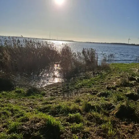 アパート Fully Equipped Private For Up To 4 Guests, Quiet Countryside Location, Only 30 Minutes From Rotterdam, Free Parking, Wifi And Large Garden Klaaswaal