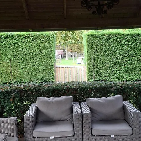 Fully Equipped Private For Up To 4 Guests, Quiet Countryside Location, Only 30 Minutes From Rotterdam, Free Parking, Wifi And Large Garden *
