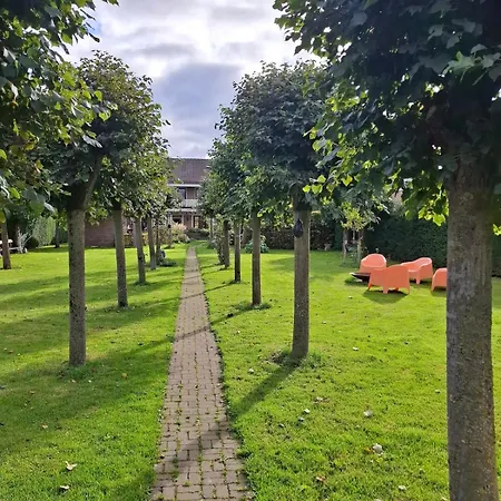Fully Equipped Private For Up To 4 Guests, Quiet Countryside Location, Only 30 Minutes From Rotterdam, Free Parking, Wifi And Large Garden * Klaaswaal