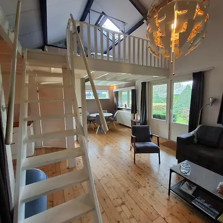 Fully Equipped Private For Up To 4 Guests, Quiet Countryside Location, Only 30 Minutes From Rotterdam, Free Parking, Wifi And Large Garden * Klaaswaal
