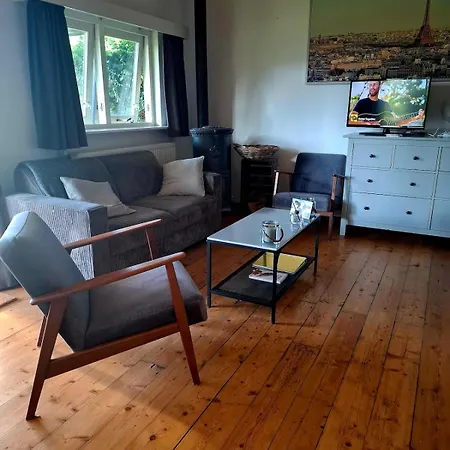 Fully Equipped Private For Up To 4 Guests, Quiet Countryside Location, Only 30 Minutes From Rotterdam, Free Parking, Wifi And Large Garden アパート Klaaswaal