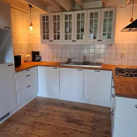Fully Equipped Private For Up To 4 Guests, Quiet Countryside Location, Only 30 Minutes From Rotterdam, Free Parking, Wifi And Large Garden アパート