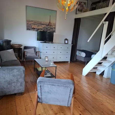 Fully Equipped Private For Up To 4 Guests, Quiet Countryside Location, Only 30 Minutes From Rotterdam, Free Parking, Wifi And Large Garden * Klaaswaal