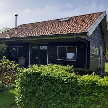 Apartment Fully Equipped Private Guesthouse For Up To 4 Guests, Quiet Countryside Location, Only 30 Minutes From Rotterdam, Free Parking, Wifi And Large Garden